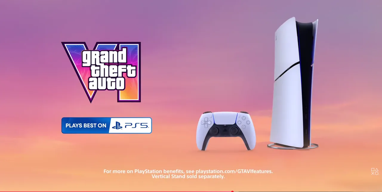 『Grand Theft Auto VI』のロゴと、通常モデルのDualSenseおよびPS5本体が並ぶ「PLAYS BEST ON PS5」のスライド