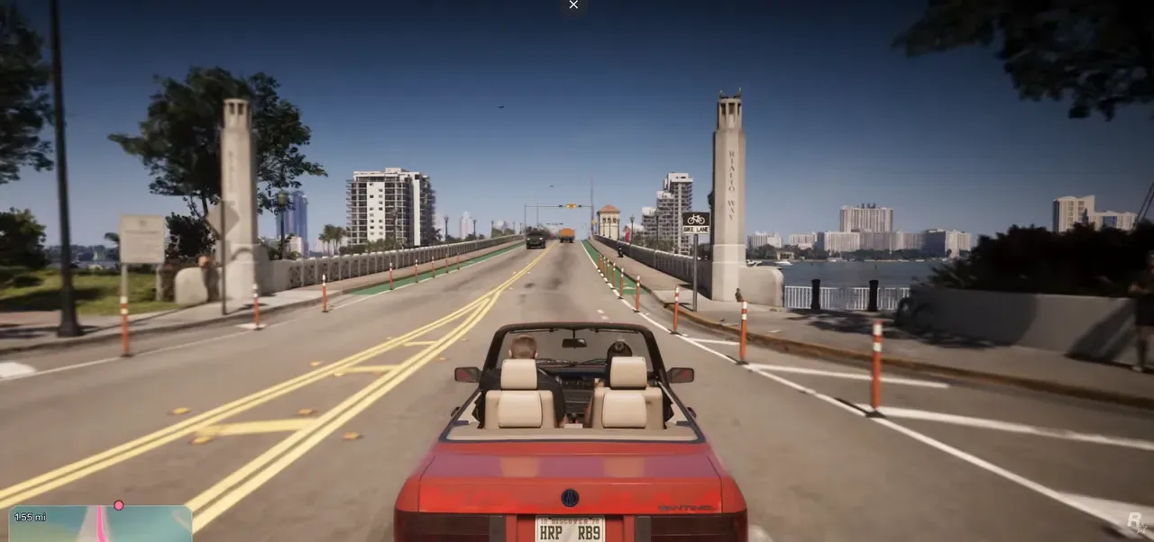 橋を渡るオープンカー