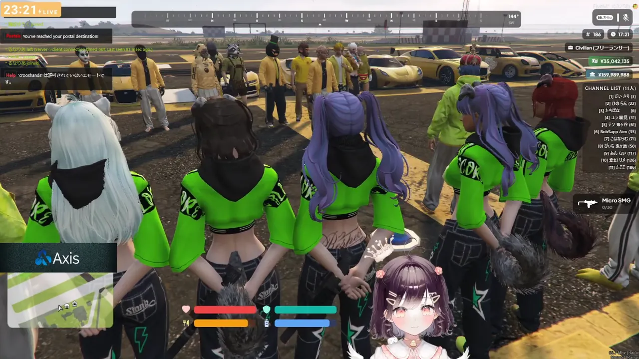 9月20日23時台の画面（フォート・ザンクードの滑走路）。黄緑の服をそろえたPARADOXのメンバーが手をつないで並び、向かい側には黄色い服の集団と黄色いスーパーカーが並んでいる